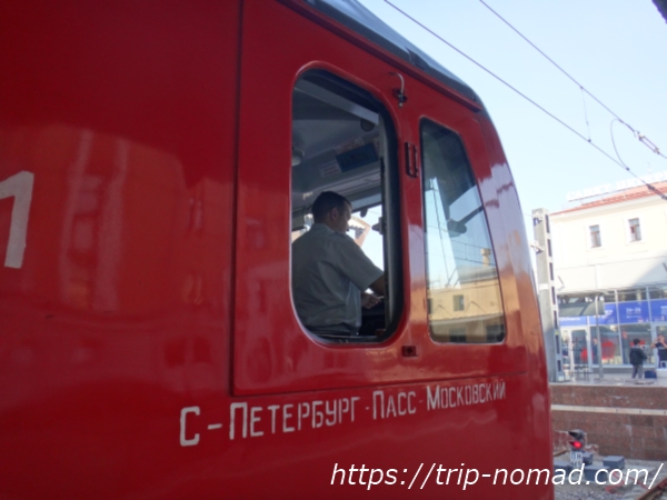 ロシア『グランドエクスプレス』運転席の横の窓画像