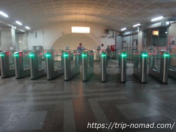 『モスクワ『メトロ（地下鉄）』自動改札画像