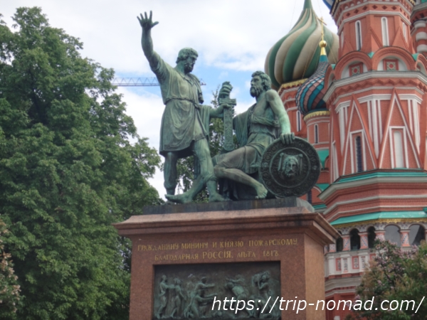 ロシアモスクワ『聖ワシリー大聖堂』ミーニンとポジャールスキー像