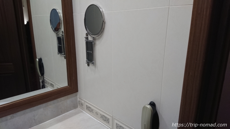 ウラジオストク『ベルサイユホテル』洗面所鏡