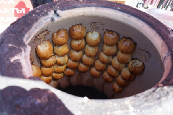 リストビャンカ・バイカル湖魚市場焼きたてアツアツのサモサ（サムサ）画像