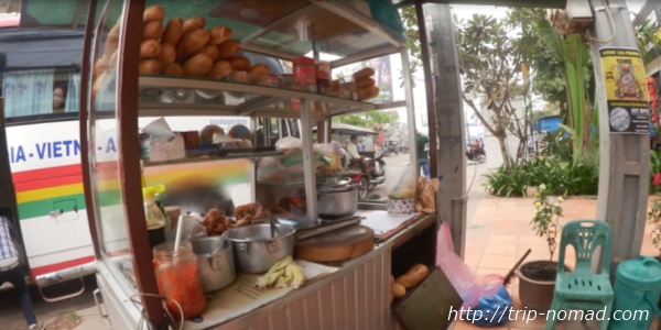 カンボジア「ヌンパン」屋での購入シーン画像