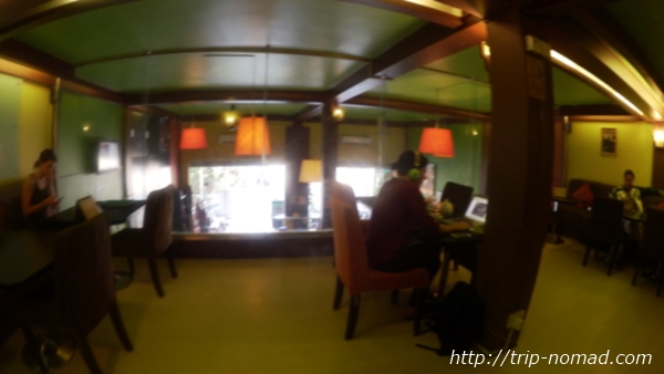 カンボジア・シェムリアップ・『コモングラウンズ・カフェ』2階店内画像