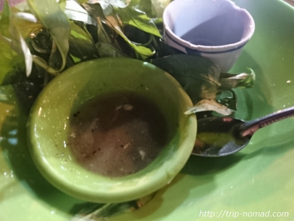カンボジア『ポンティアコーン』食堂胡椒画像