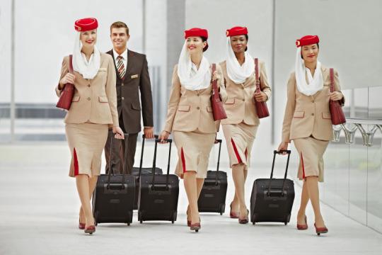 『 世界一おしゃれな客室乗務員の制服』エミレーツ航空（Emirates）画像