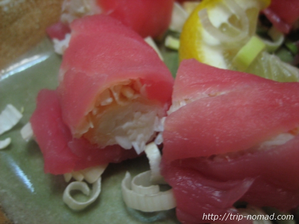 『ロシアの寿司』カニをマグロで巻いたもの画像