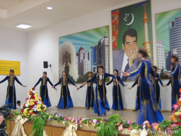 トルクメニスタン『民族衣装』画像