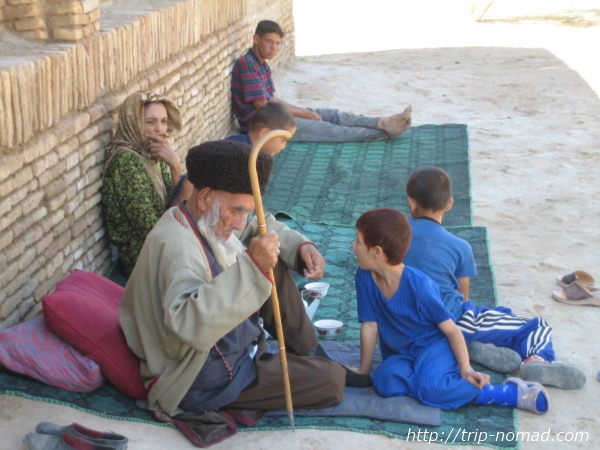 トルクメニスタン『民族衣装』画像