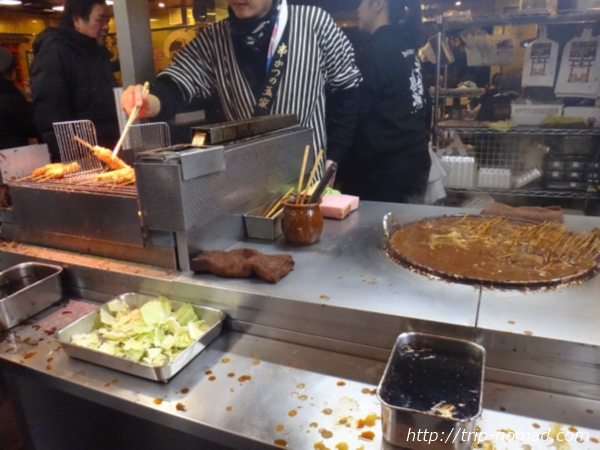 『千代保稲荷神社』門前町の串カツ「玉家」の立ち食いコーナー