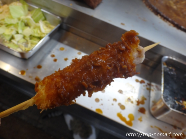 『千代保稲荷神社』門前町の」串カツ「玉家」揚げたてのの串カツに味噌ソース
