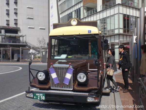 『姫路城』観光レトロ調ボンネット型バス