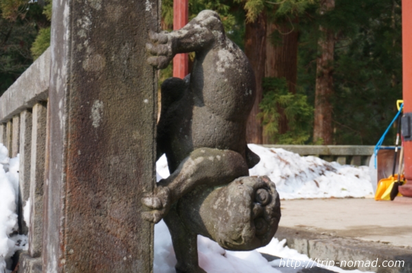 青森県弘前市『岩木山神社』の玉垣狛犬