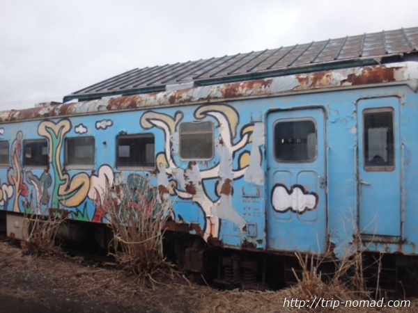 津軽鉄道「かせ（嘉瀬）駅」スマップの香取慎吾さんが「SMAP×SMAP（スマスマ）」の「夢のキャンバス鉄道」で描いた車両